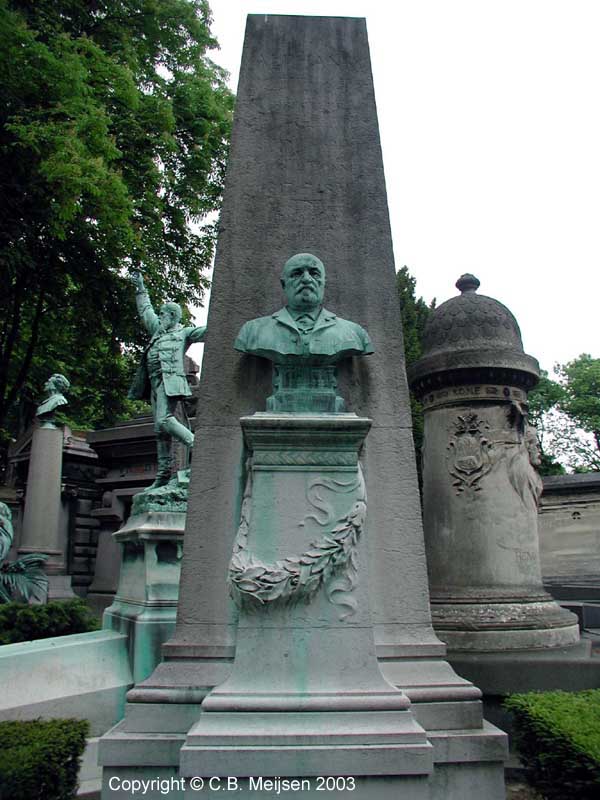 GraveYart (Alphand - Père-Lachaise)