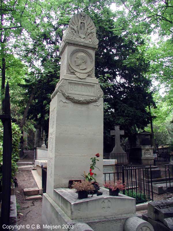 GraveYart (Bellini - Père-Lachaise)