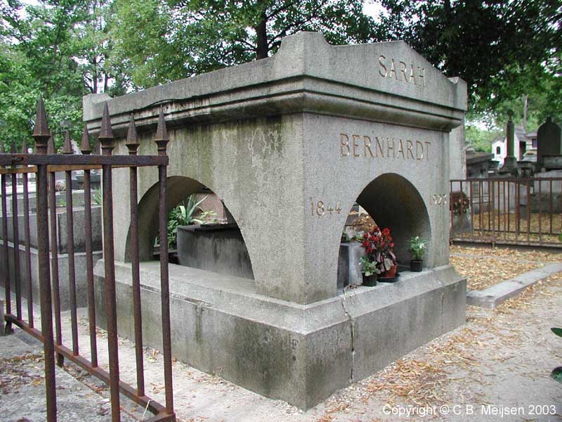 GraveYart (Bernhardt - Père-Lachaise)