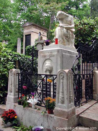 GraveYart (Chopin - Père-Lachaise)