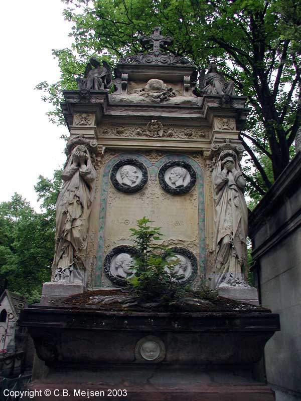 GraveYart (Dantan - P&egrave;re-Lachaise)