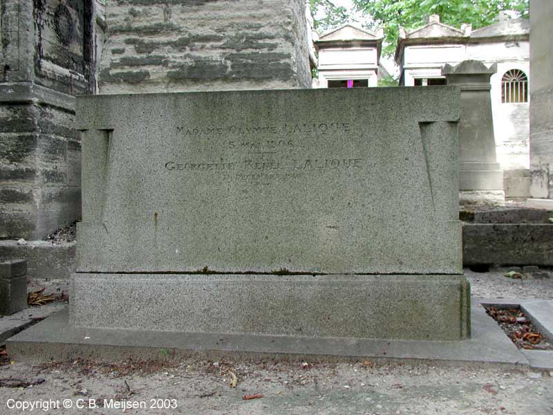 GraveYart (Lalique - Père-Lachaise)