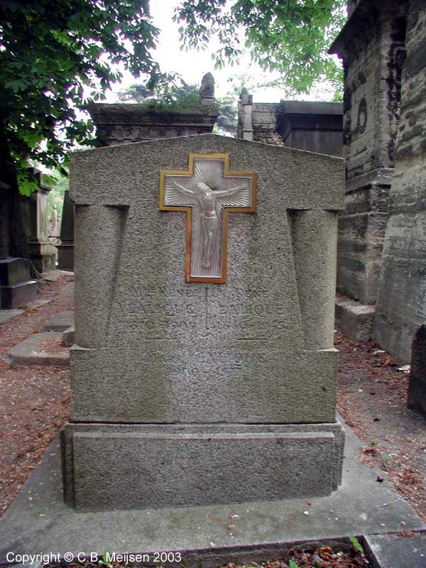 GraveYart (Lalique - Père-Lachaise)