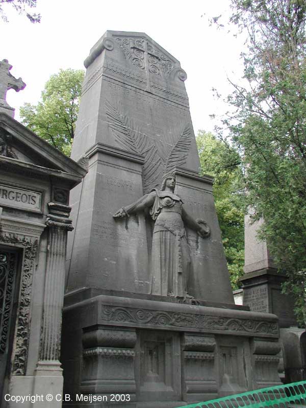 GraveYart (Le Comte - Père-Lachaise)