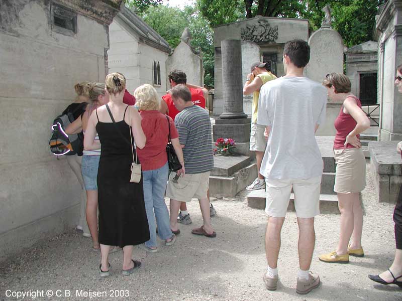 GraveYart (Morrison - Père-Lachaise)