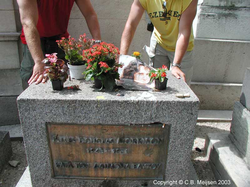 GraveYart (Morrison - Père-Lachaise)